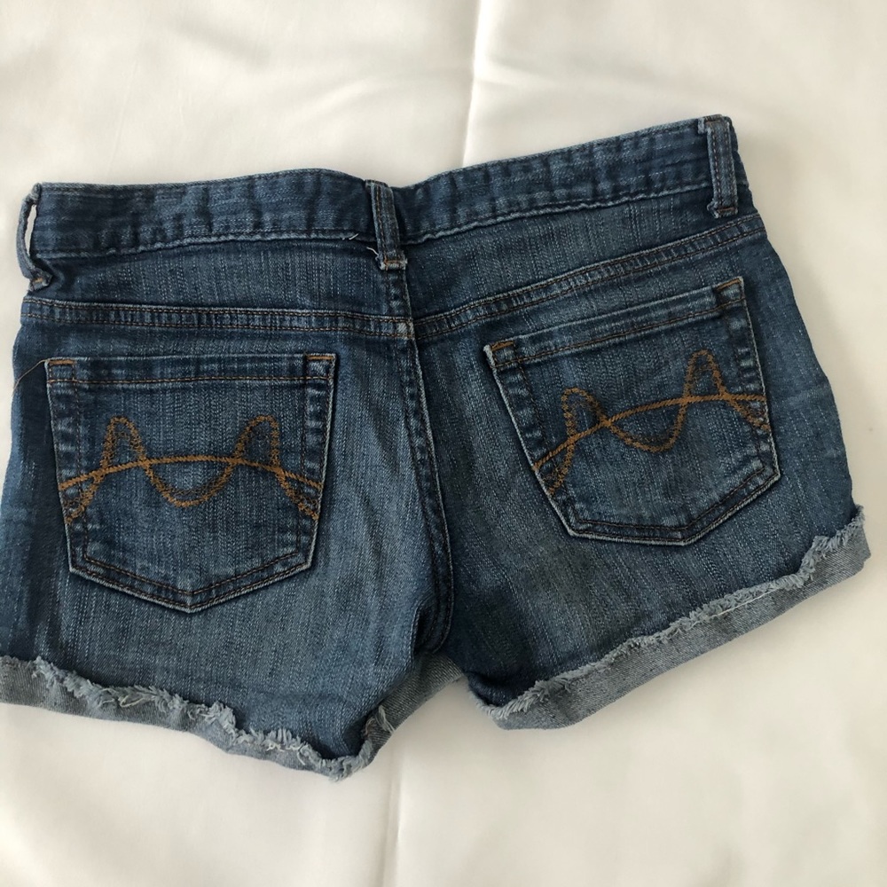 Shorts - Picture 2 of 5